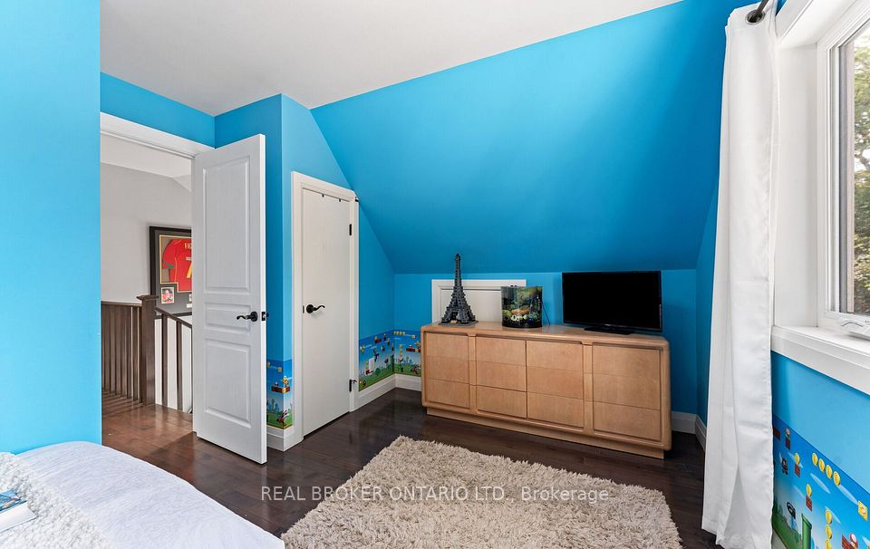 26 Roxaline Street, Toronto, ON M9P 2Y9 24