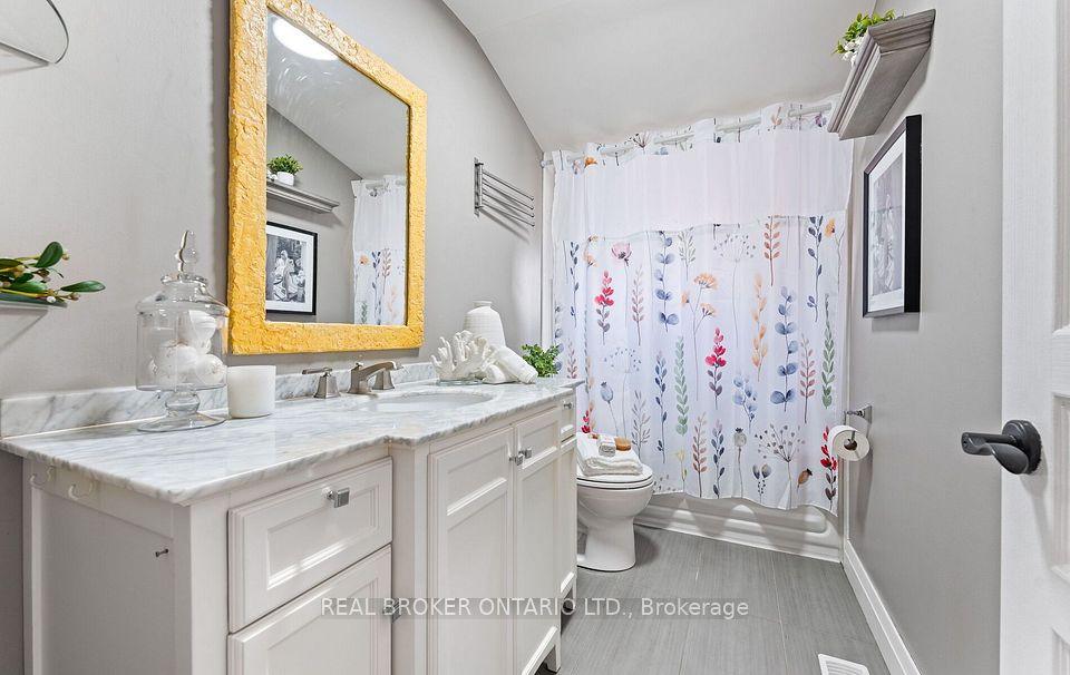 26 Roxaline Street, Toronto, ON M9P 2Y9 19