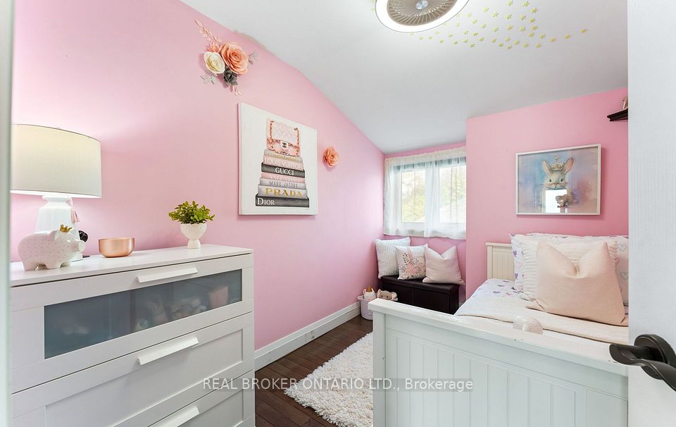 26 Roxaline Street, Toronto, ON M9P 2Y9 25