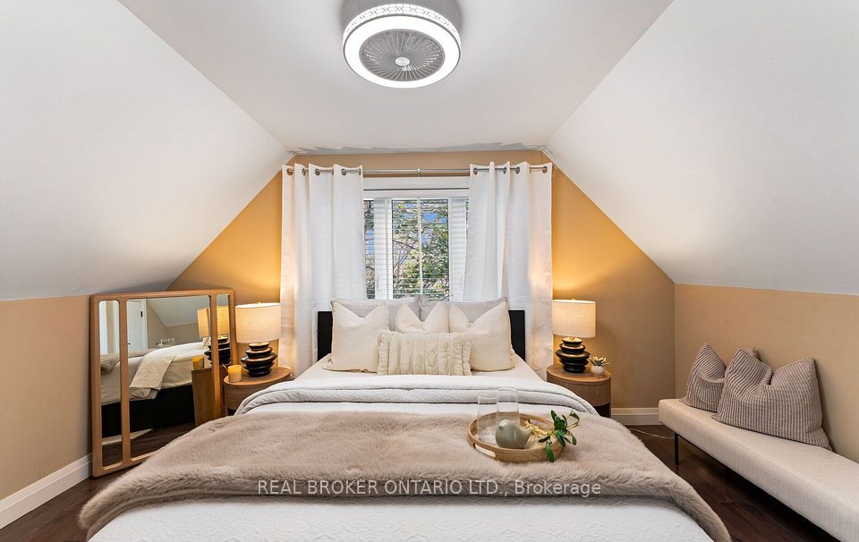 26 Roxaline Street, Toronto, ON M9P 2Y9 17