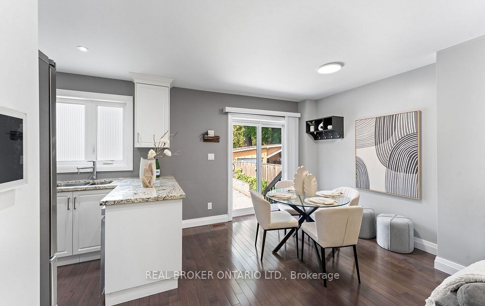 26 Roxaline Street, Toronto, ON M9P 2Y9 4