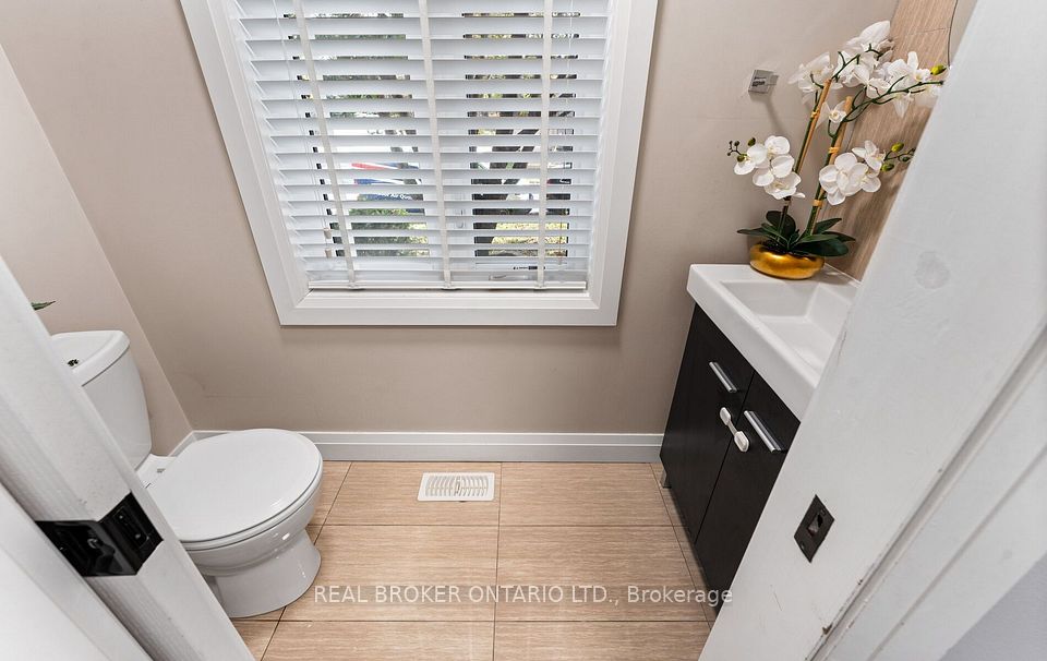 26 Roxaline Street, Toronto, ON M9P 2Y9 14