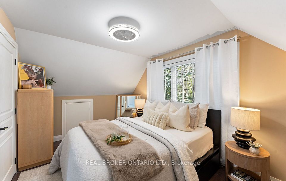 26 Roxaline Street, Toronto, ON M9P 2Y9 18
