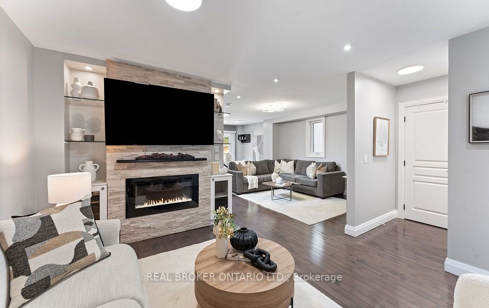 26 Roxaline Street, Toronto, ON M9P 2Y9 13