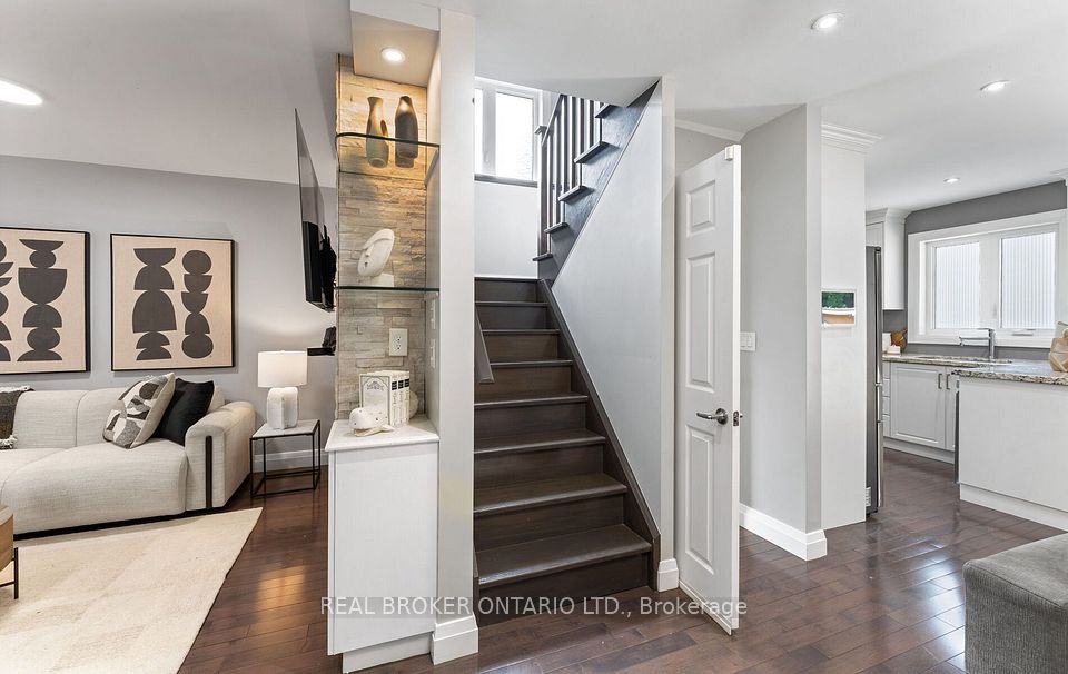 26 Roxaline Street, Toronto, ON M9P 2Y9 16