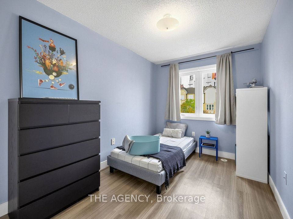 756 Village Green Boulevard, Mississauga, ON L5E 3K8 17