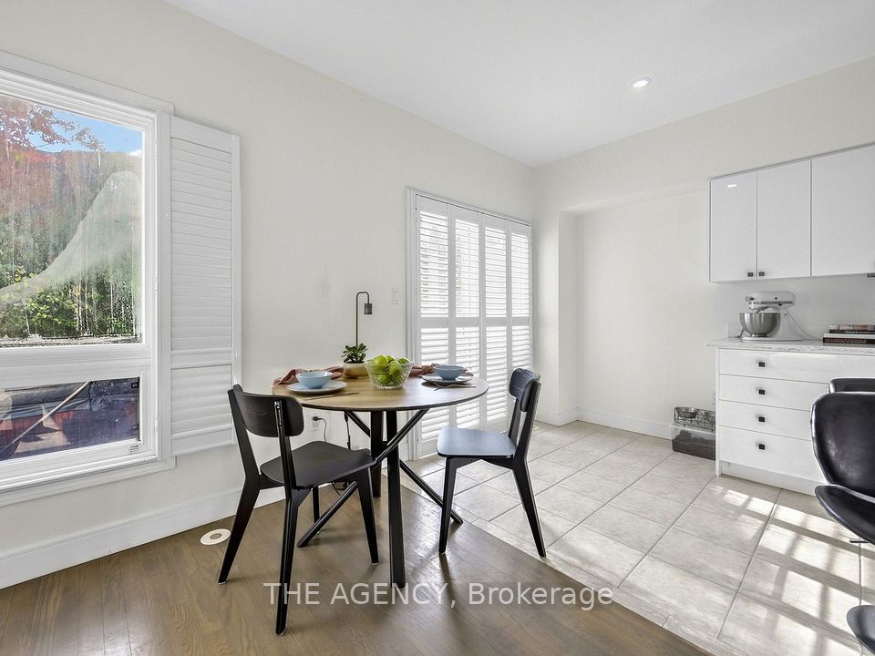 756 Village Green Boulevard, Mississauga, ON L5E 3K8 8