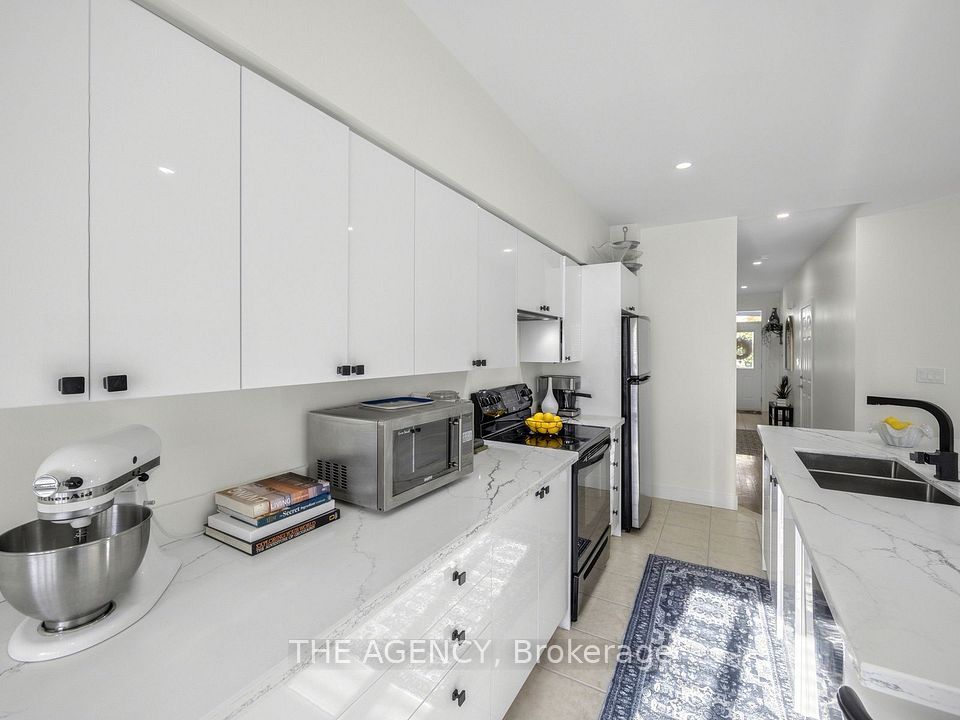 756 Village Green Boulevard, Mississauga, ON L5E 3K8 11