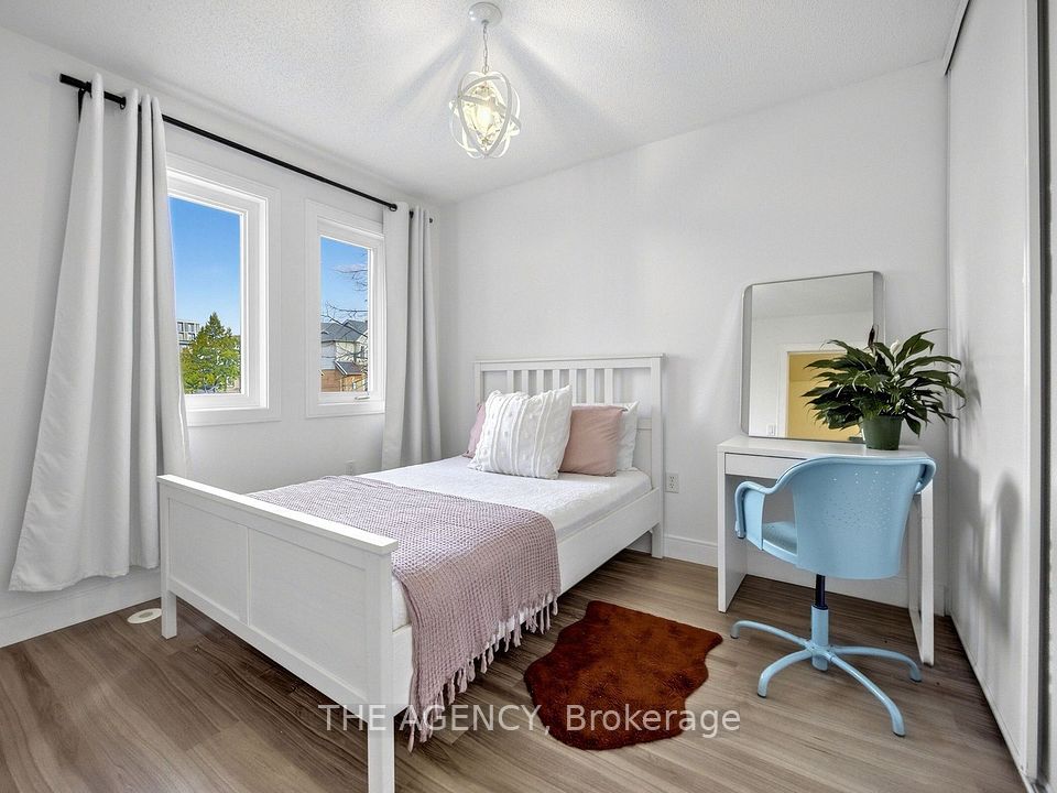 756 Village Green Boulevard, Mississauga, ON L5E 3K8 18