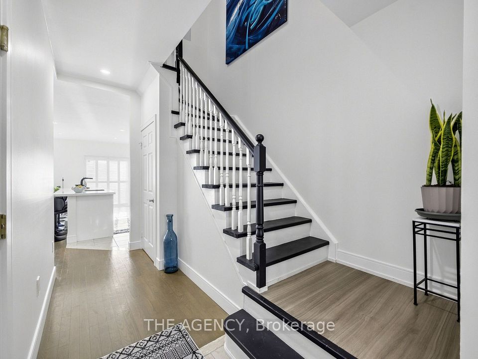 756 Village Green Boulevard, Mississauga, ON L5E 3K8 12