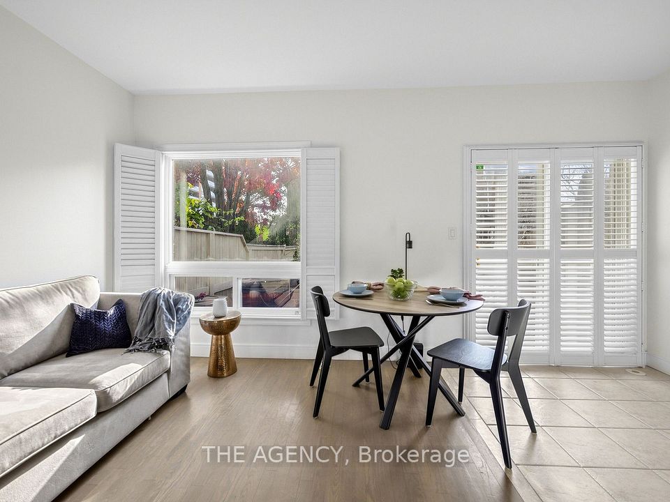 756 Village Green Boulevard, Mississauga, ON L5E 3K8 7