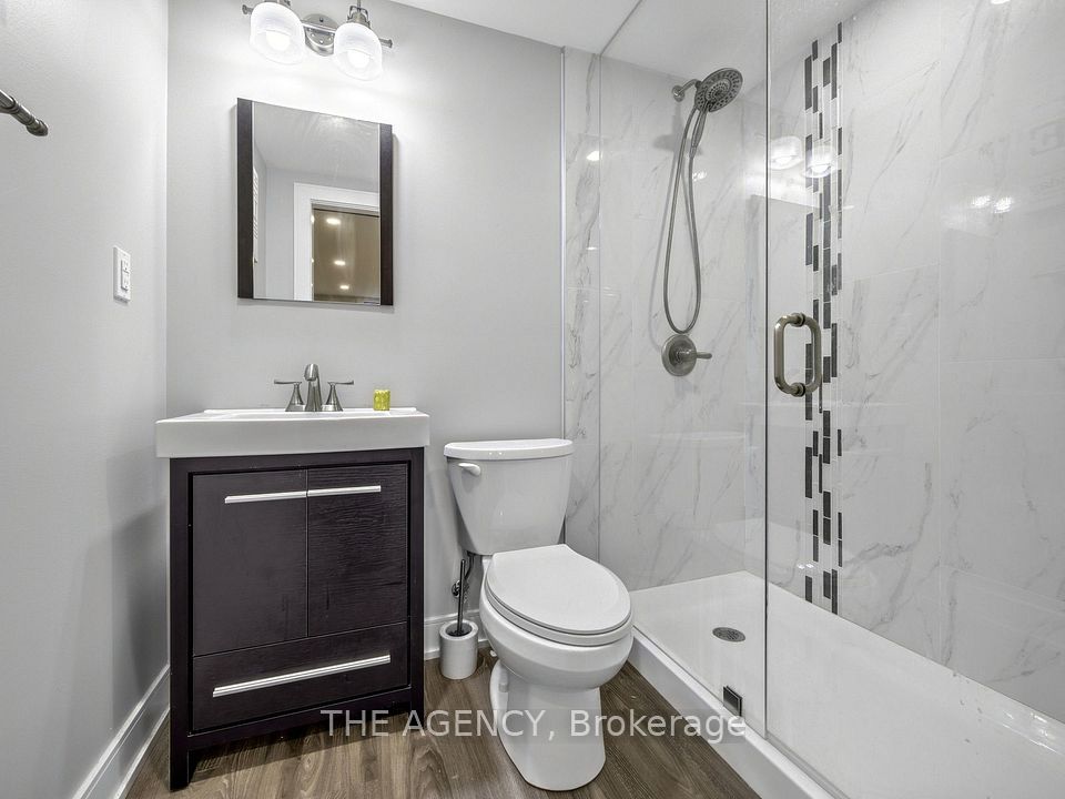 756 Village Green Boulevard, Mississauga, ON L5E 3K8 25
