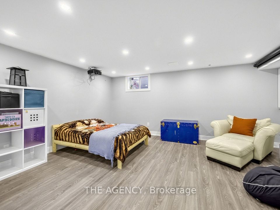 756 Village Green Boulevard, Mississauga, ON L5E 3K8 23