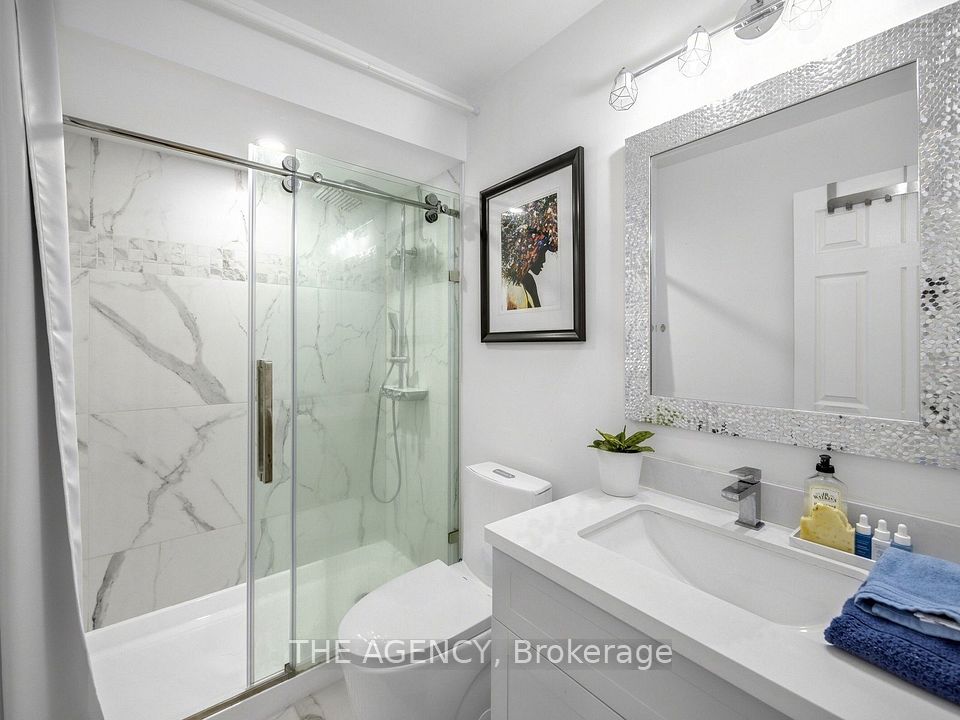 756 Village Green Boulevard, Mississauga, ON L5E 3K8 19