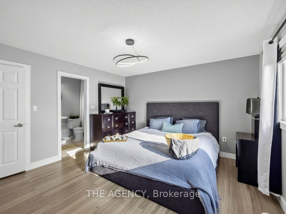 756 Village Green Boulevard, Mississauga, ON L5E 3K8 14