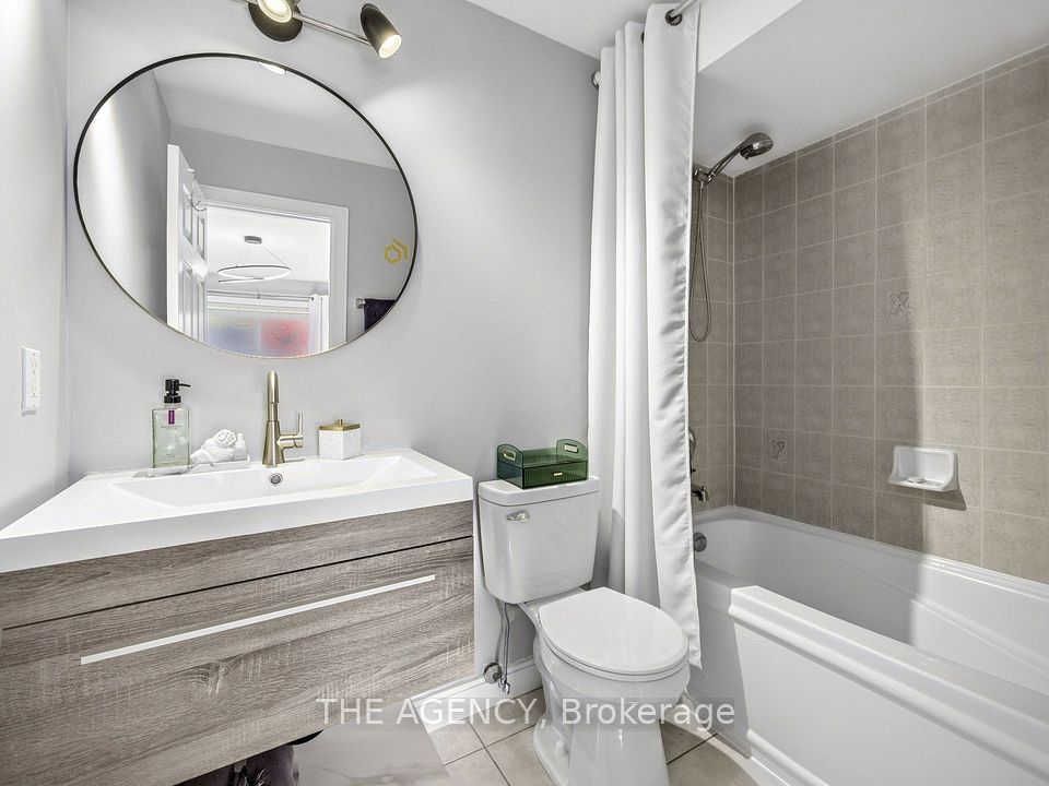 756 Village Green Boulevard, Mississauga, ON L5E 3K8 16