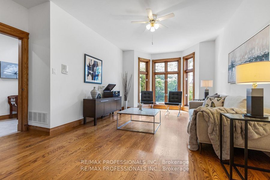 152 Evans Avenue, Toronto, ON M8Z 1H9 3