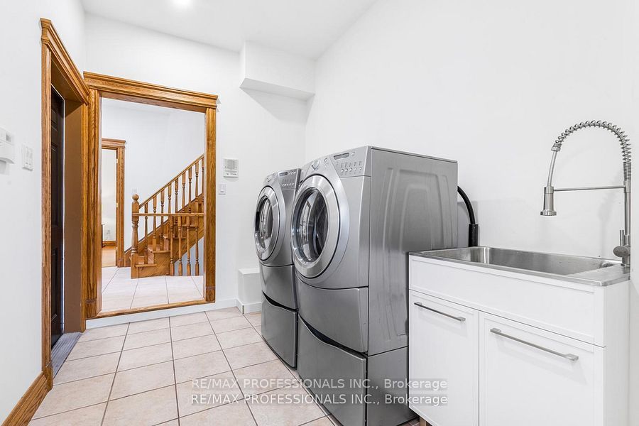 152 Evans Avenue, Toronto, ON M8Z 1H9 14
