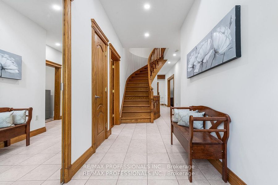 152 Evans Avenue, Toronto, ON M8Z 1H9 2