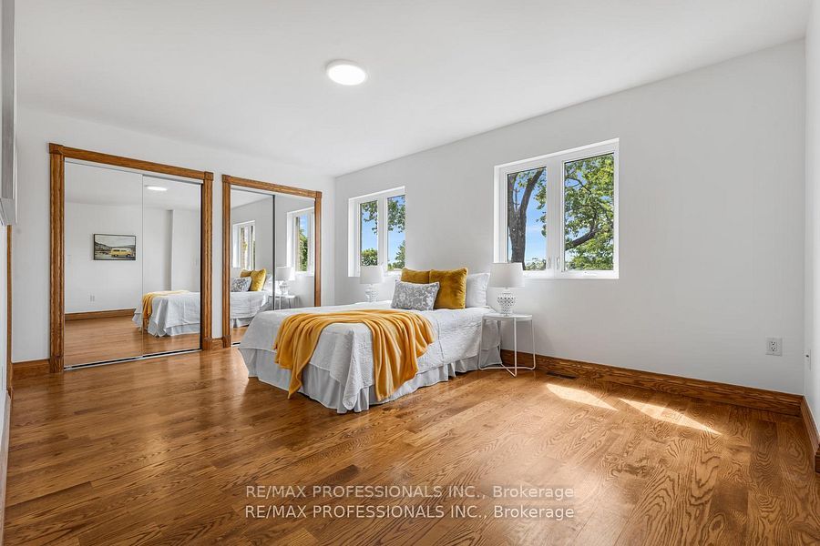 152 Evans Avenue, Toronto, ON M8Z 1H9 25