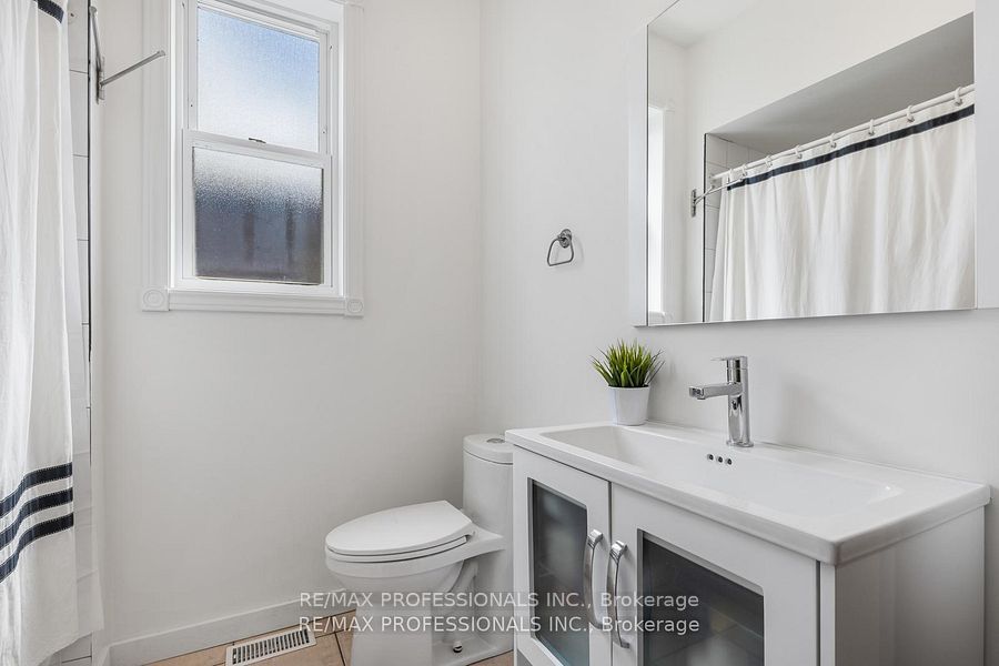 152 Evans Avenue, Toronto, ON M8Z 1H9 13