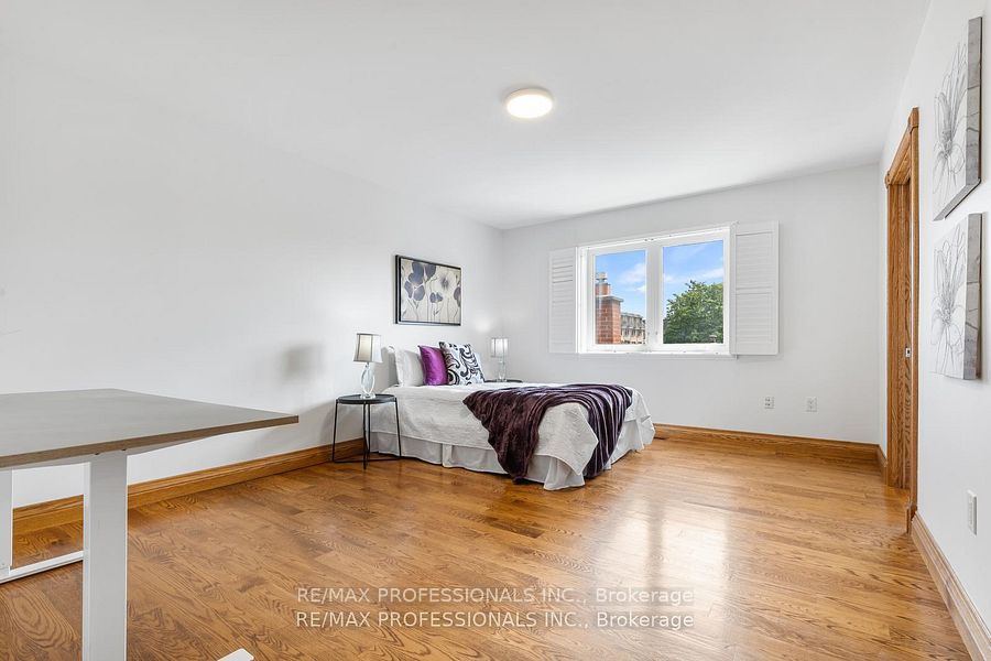 152 Evans Avenue, Toronto, ON M8Z 1H9 22