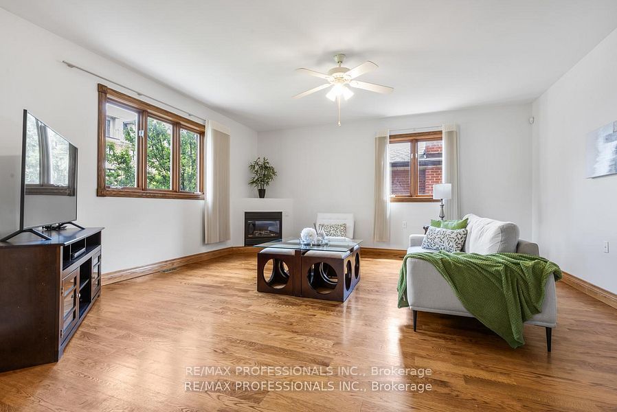 152 Evans Avenue, Toronto, ON M8Z 1H9 11