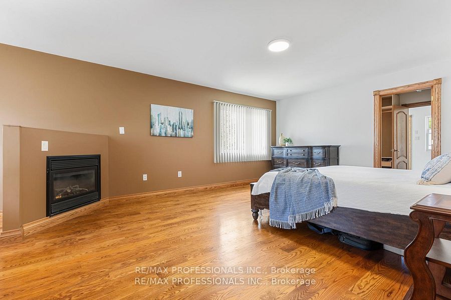 152 Evans Avenue, Toronto, ON M8Z 1H9 15