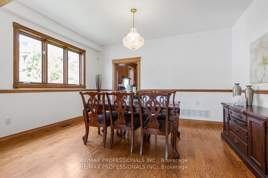 152 Evans Avenue, Toronto, ON M8Z 1H9 6