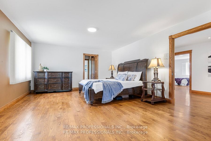 152 Evans Avenue, Toronto, ON M8Z 1H9 16