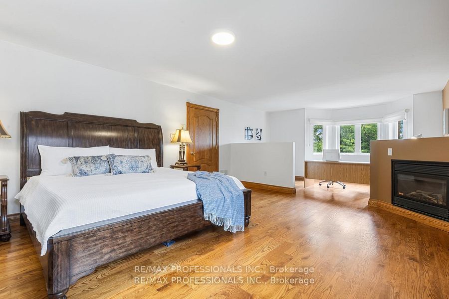 152 Evans Avenue, Toronto, ON M8Z 1H9 17