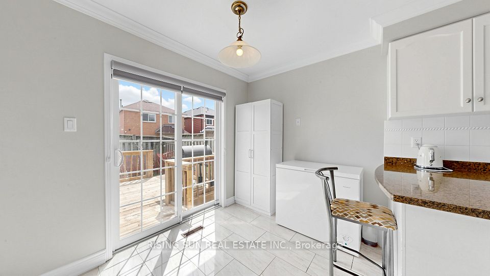 10 Cedarwood Crescent, Brampton, ON L6X 4K1 18