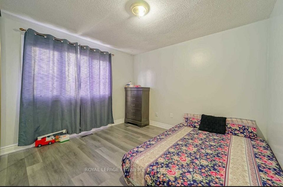 28 Junewood Crescent, Brampton, ON L6S 3T6 8