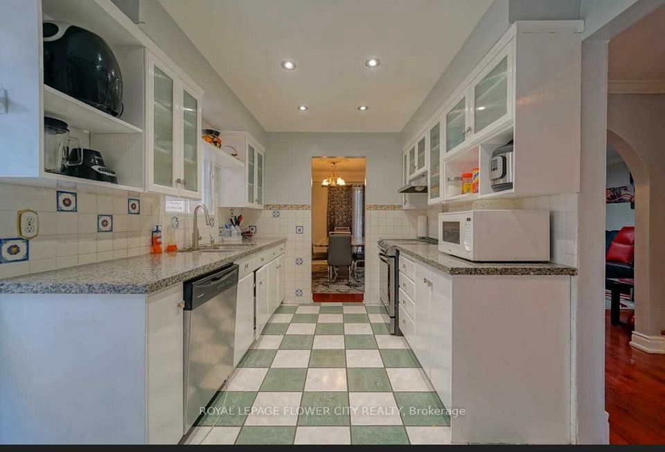 28 Junewood Crescent, Brampton, ON L6S 3T6 5
