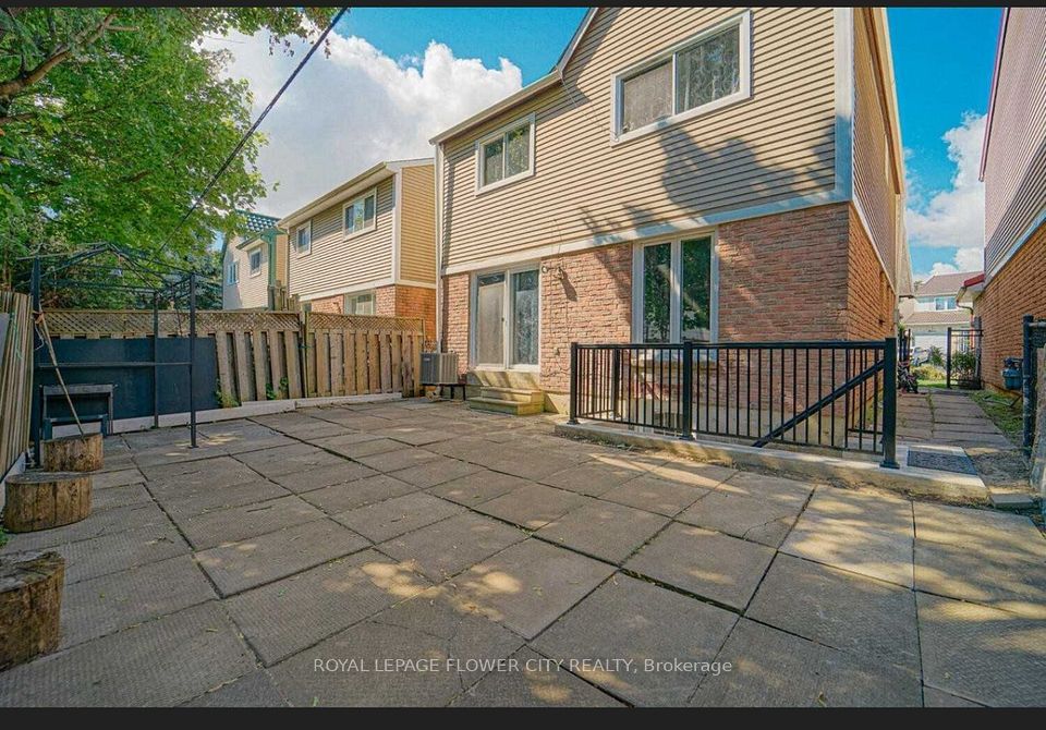 28 Junewood Crescent, Brampton, ON L6S 3T6 2