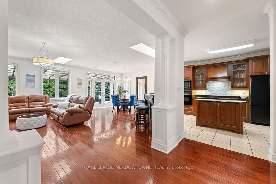 17 Mcnutt Street, Brampton, ON L6Y 5L3 19