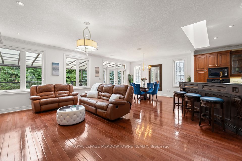 17 Mcnutt Street, Brampton, ON L6Y 5L3 12