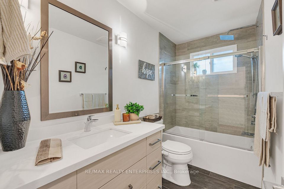 2223 Belfast Crescent, Mississauga, ON L5K 1N7 18