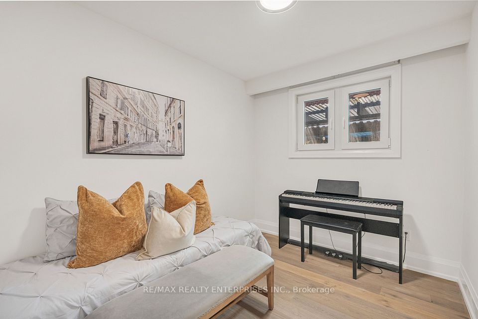 2223 Belfast Crescent, Mississauga, ON L5K 1N7 22