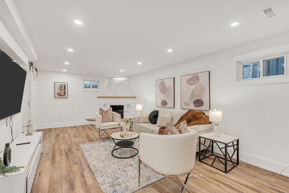 2223 Belfast Crescent, Mississauga, ON L5K 1N7 24