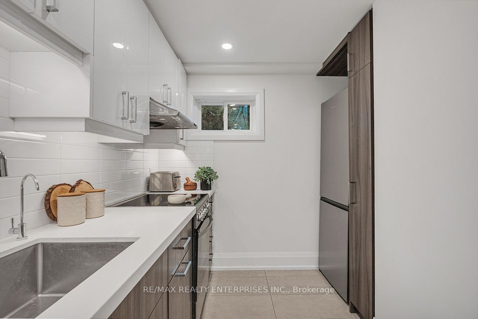 2223 Belfast Crescent, Mississauga, ON L5K 1N7 25