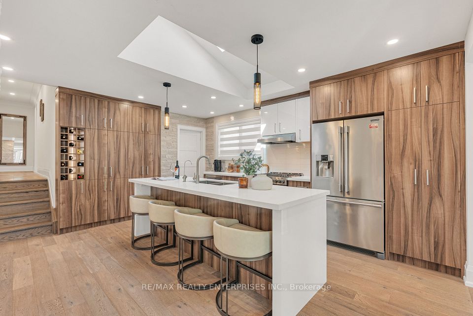 2223 Belfast Crescent, Mississauga, ON L5K 1N7 7