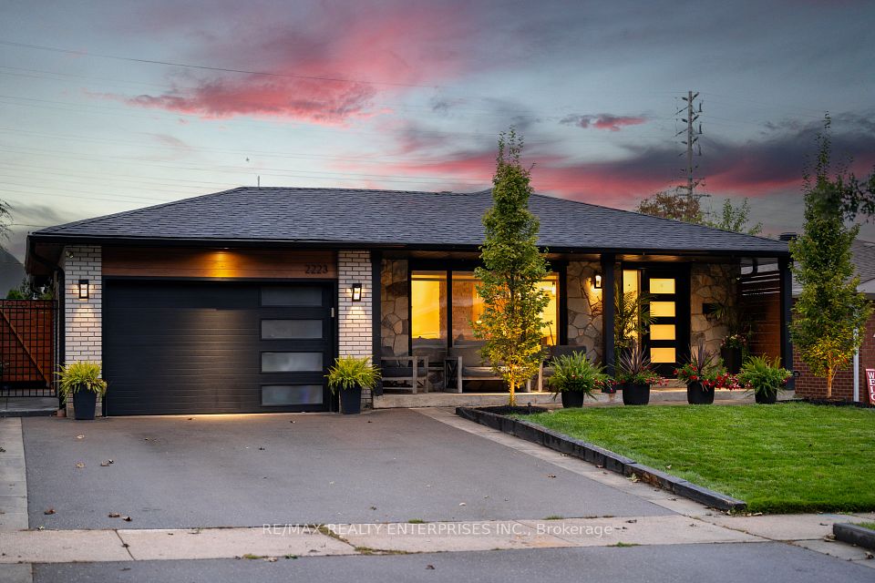 Detached at 2223 Belfast Crescent, Mississauga, ON L5K 1N7