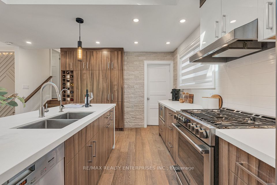 2223 Belfast Crescent, Mississauga, ON L5K 1N7 16