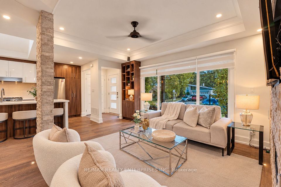 2223 Belfast Crescent, Mississauga, ON L5K 1N7 6