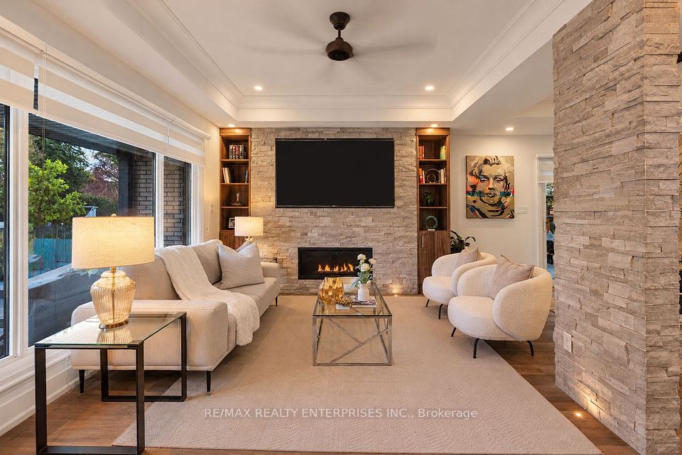 2223 Belfast Crescent, Mississauga, ON L5K 1N7 5
