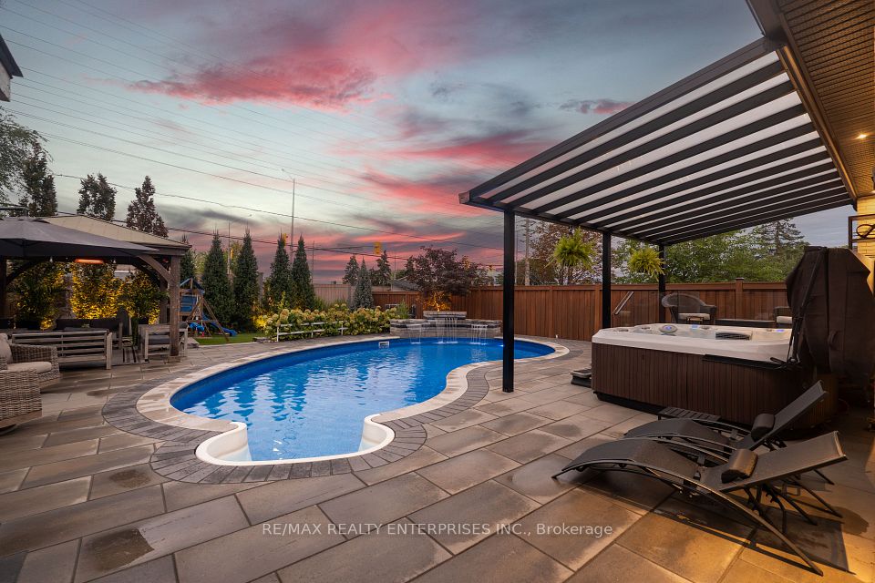 2223 Belfast Crescent, Mississauga, ON L5K 1N7 2