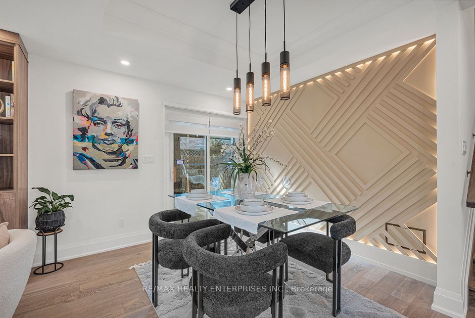 2223 Belfast Crescent, Mississauga, ON L5K 1N7 12