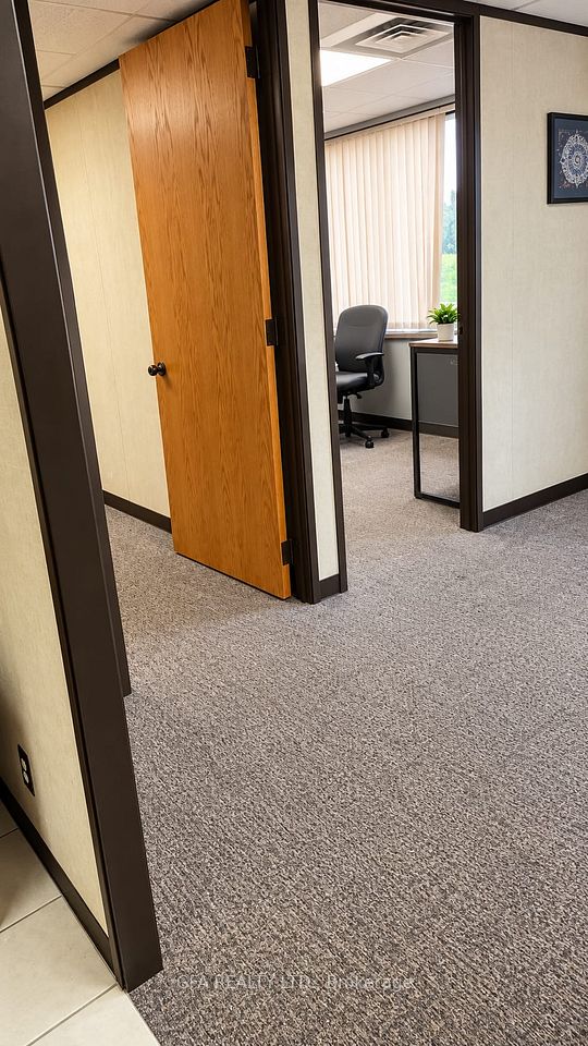 776 Dundas Street E 202, Mississauga, ON L4Y 2B6 2