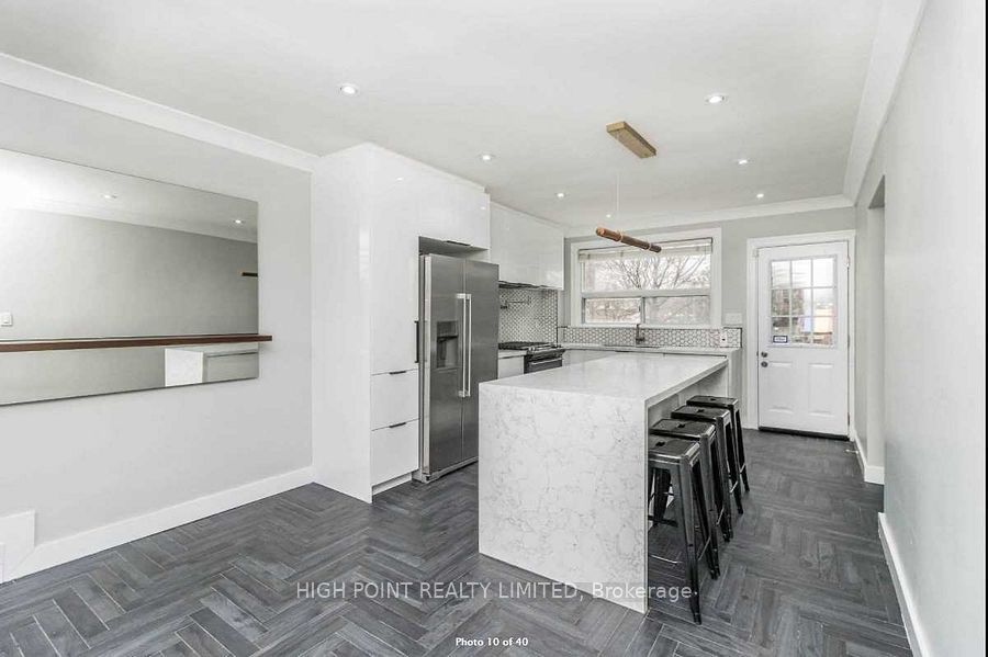 1090 Kipling Avenue, Toronto, ON M9B 3M2 2